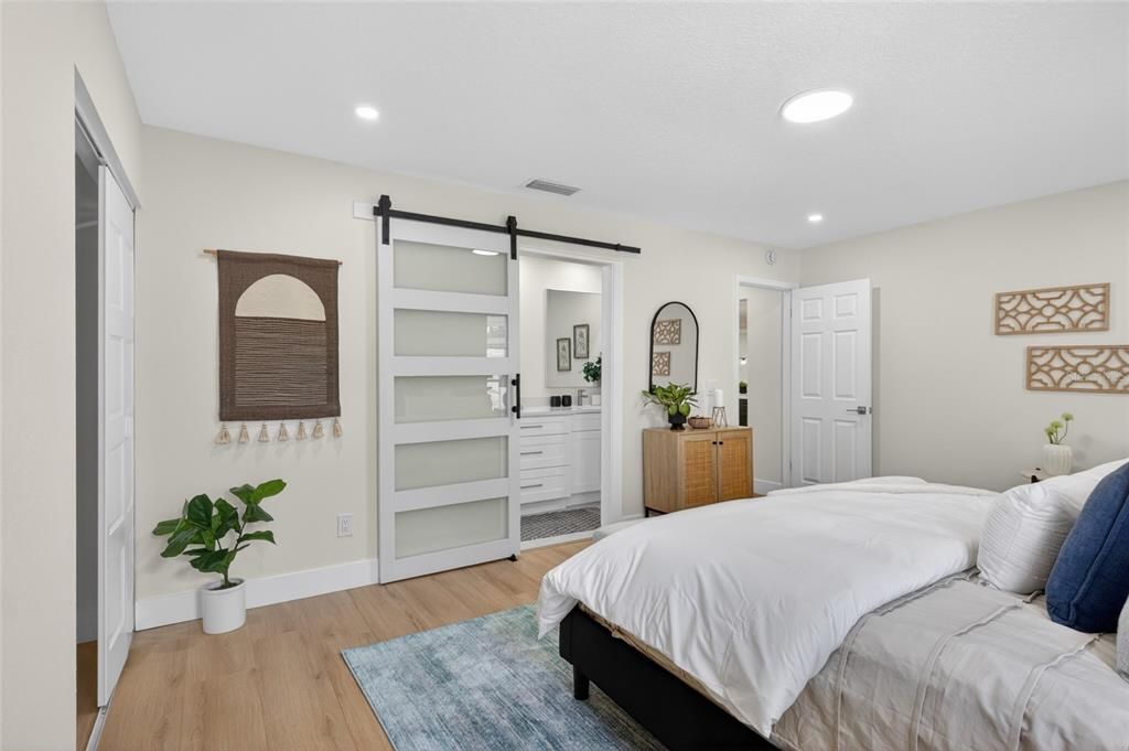 Activo con contrato: $549,000 (3 camas, 2 baños, 2445 Pies cuadrados)