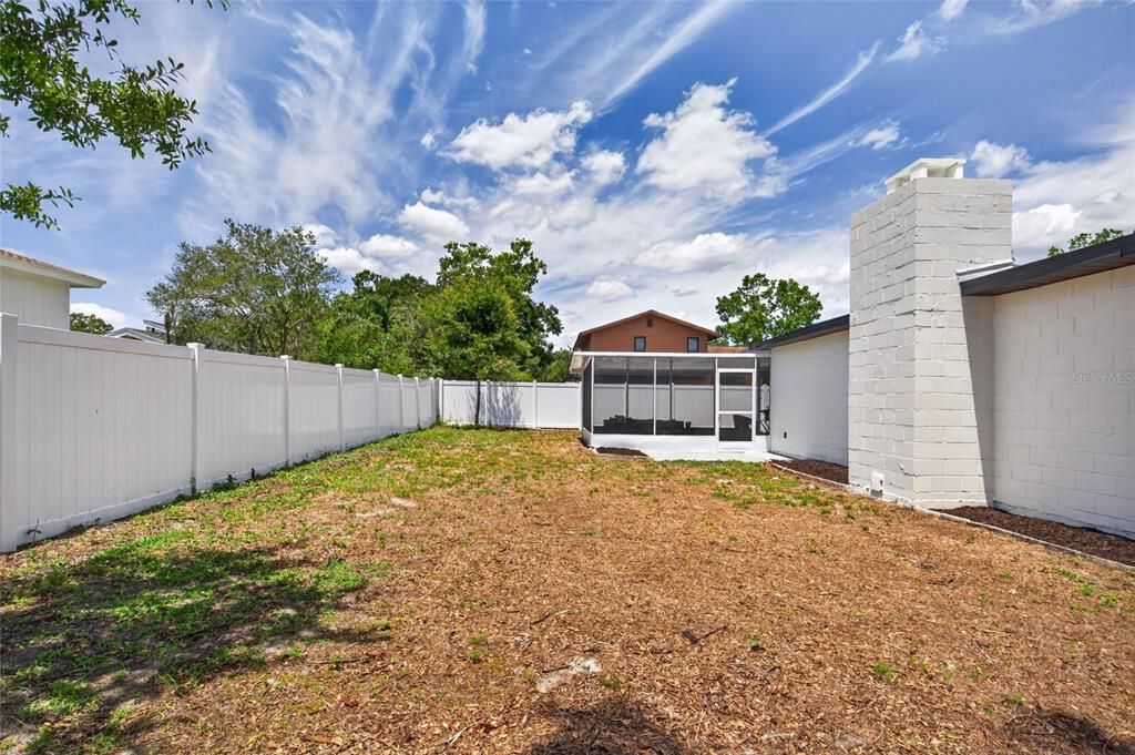 Activo con contrato: $549,000 (3 camas, 2 baños, 2445 Pies cuadrados)