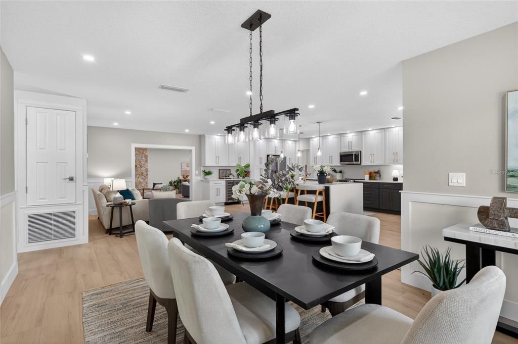 Activo con contrato: $549,000 (3 camas, 2 baños, 2445 Pies cuadrados)