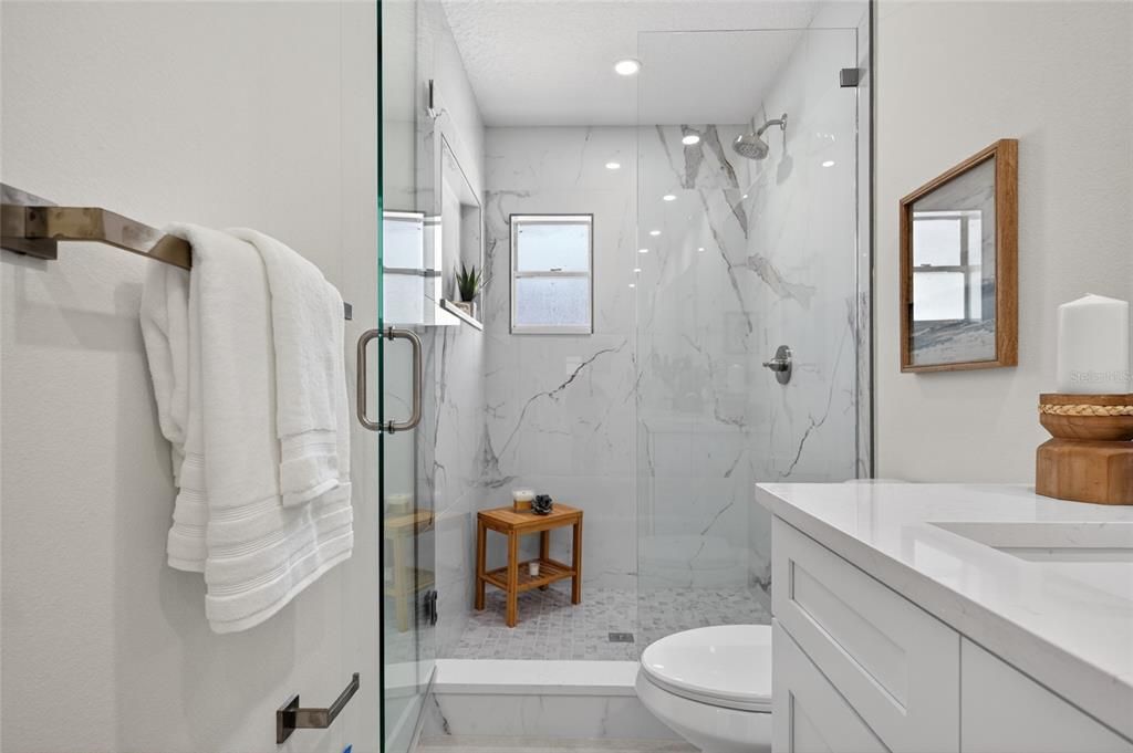 Activo con contrato: $549,000 (3 camas, 2 baños, 2445 Pies cuadrados)
