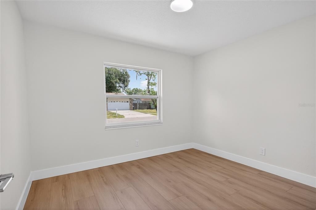 Activo con contrato: $549,000 (3 camas, 2 baños, 2445 Pies cuadrados)