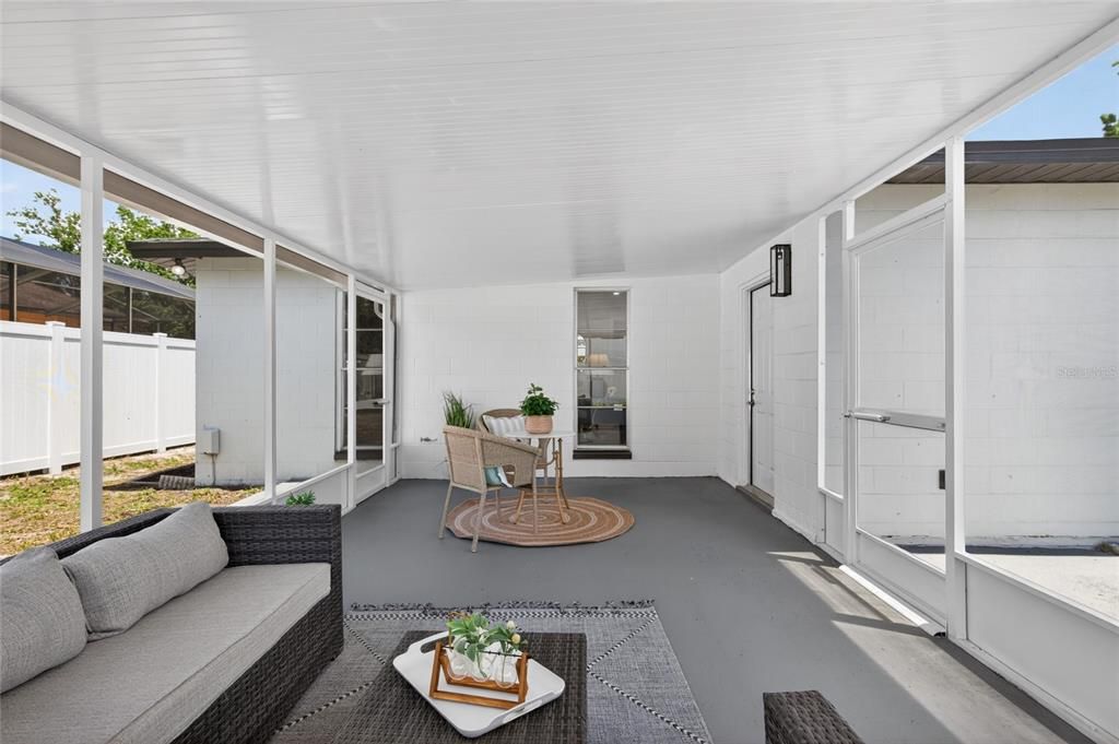 Activo con contrato: $549,000 (3 camas, 2 baños, 2445 Pies cuadrados)