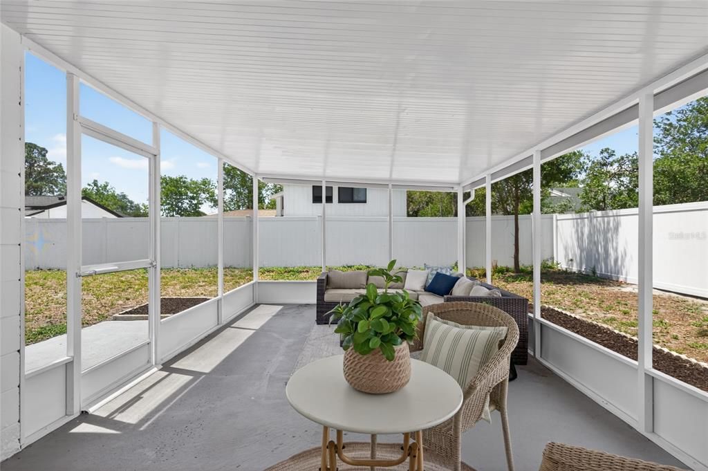 Activo con contrato: $549,000 (3 camas, 2 baños, 2445 Pies cuadrados)