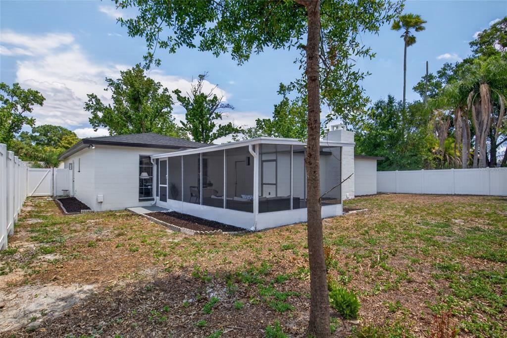 Activo con contrato: $549,000 (3 camas, 2 baños, 2445 Pies cuadrados)