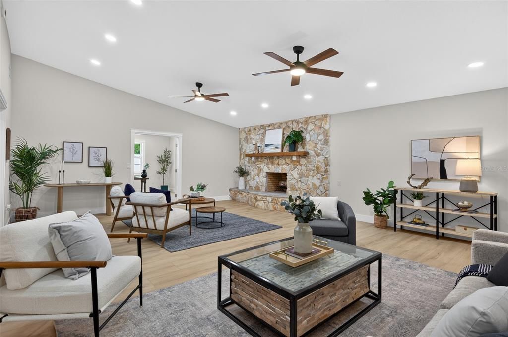 Activo con contrato: $549,000 (3 camas, 2 baños, 2445 Pies cuadrados)