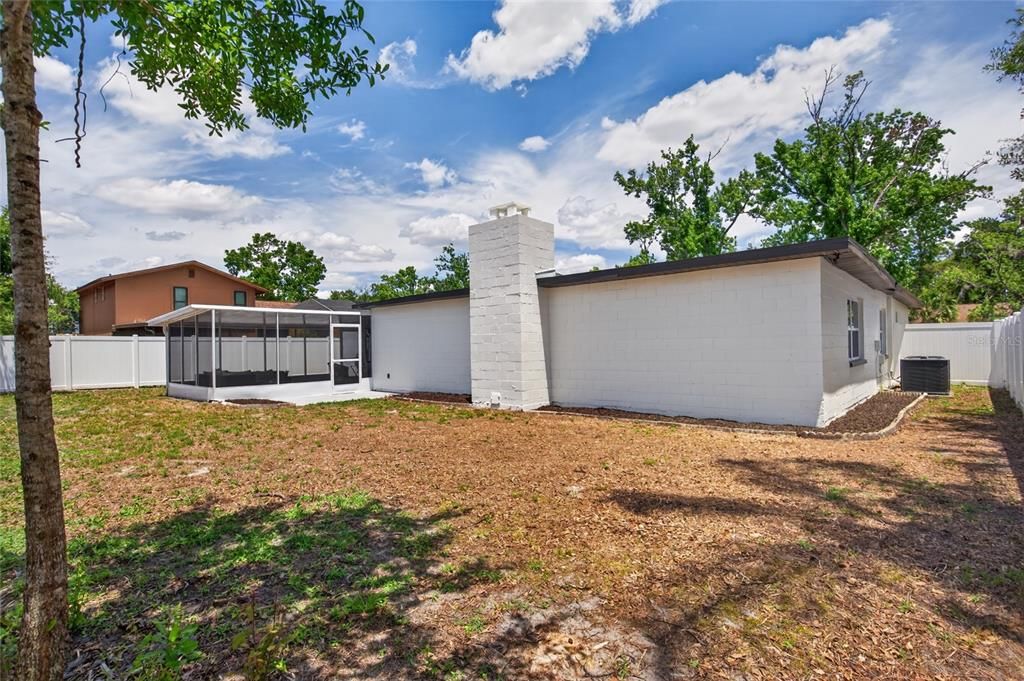 Activo con contrato: $549,000 (3 camas, 2 baños, 2445 Pies cuadrados)