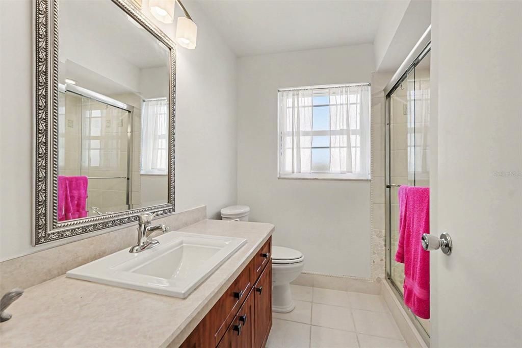Active With Contract: $299,999 (2 beds, 2 baths, 1175 Square Feet)