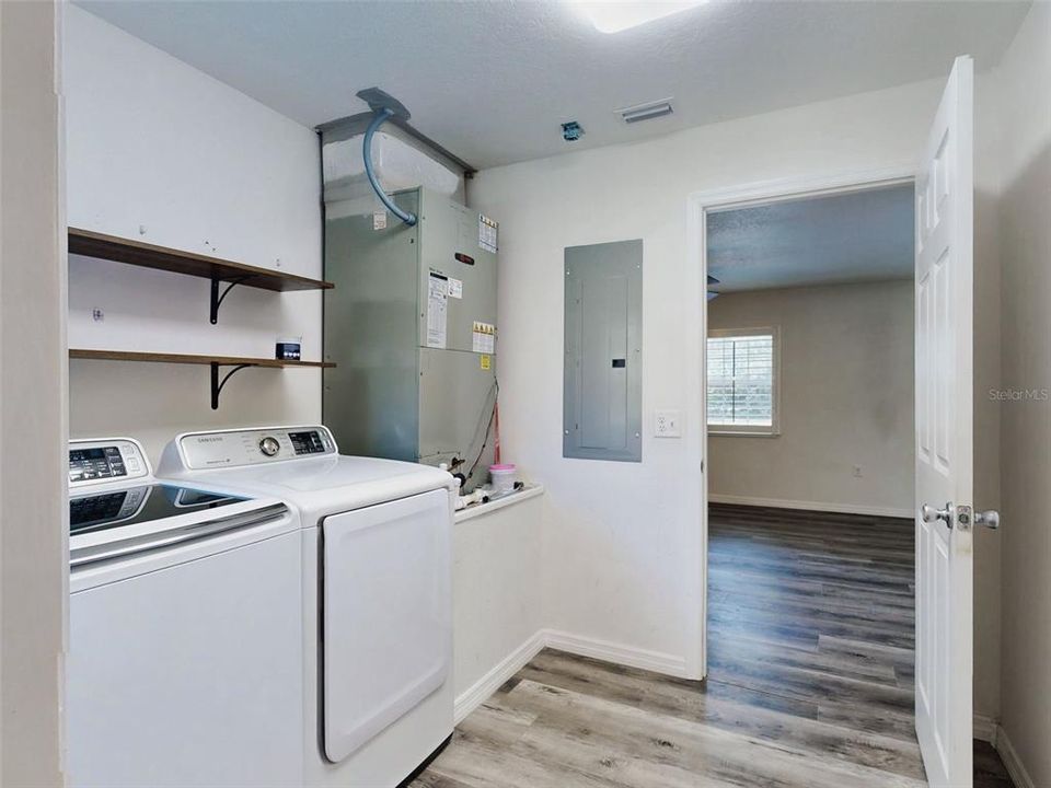 En Venta: $615,000 (3 camas, 2 baños, 1761 Pies cuadrados)