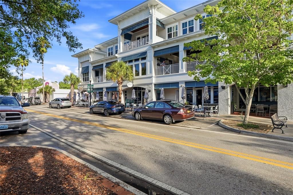 For Sale: $1,699,000 (4 beds, 4 baths, 3407 Square Feet)