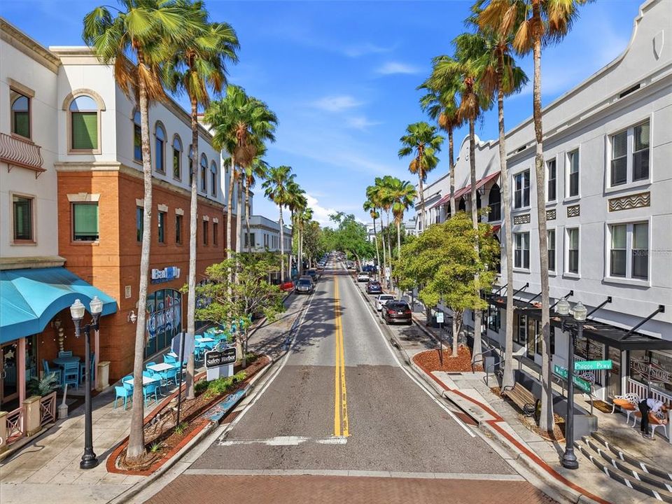 For Sale: $1,699,000 (4 beds, 4 baths, 3407 Square Feet)