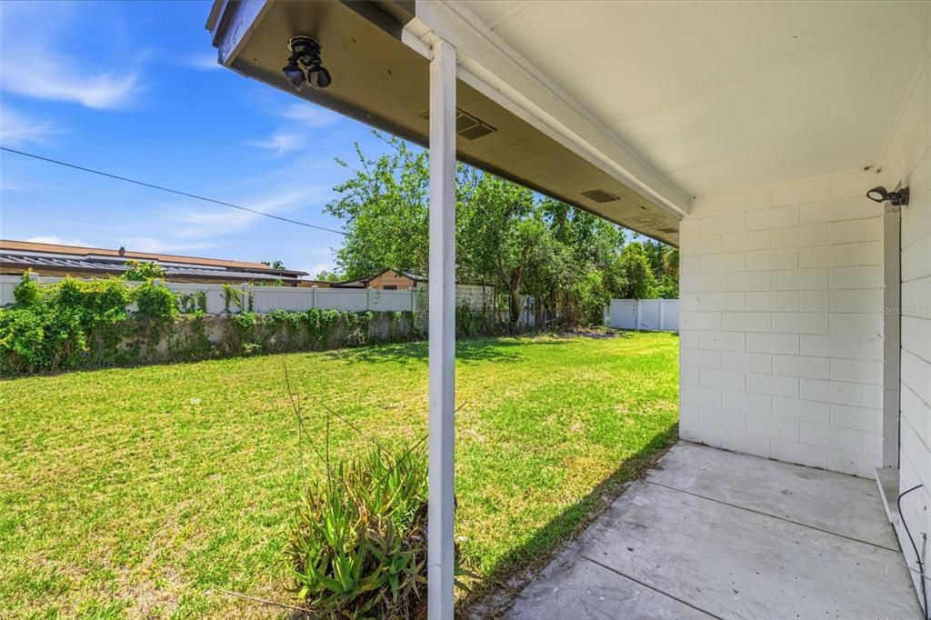 合同活跃: $389,000 (4 贝兹, 2 浴室, 1499 平方英尺)