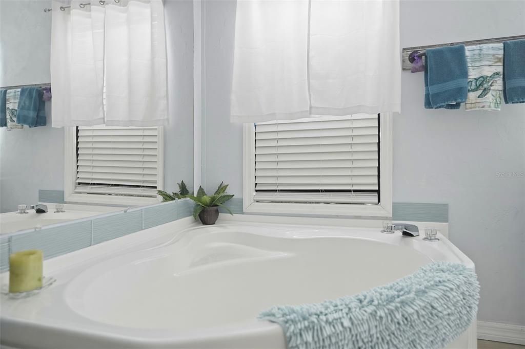 For Sale: $289,999 (5 beds, 2 baths, 2280 Square Feet)