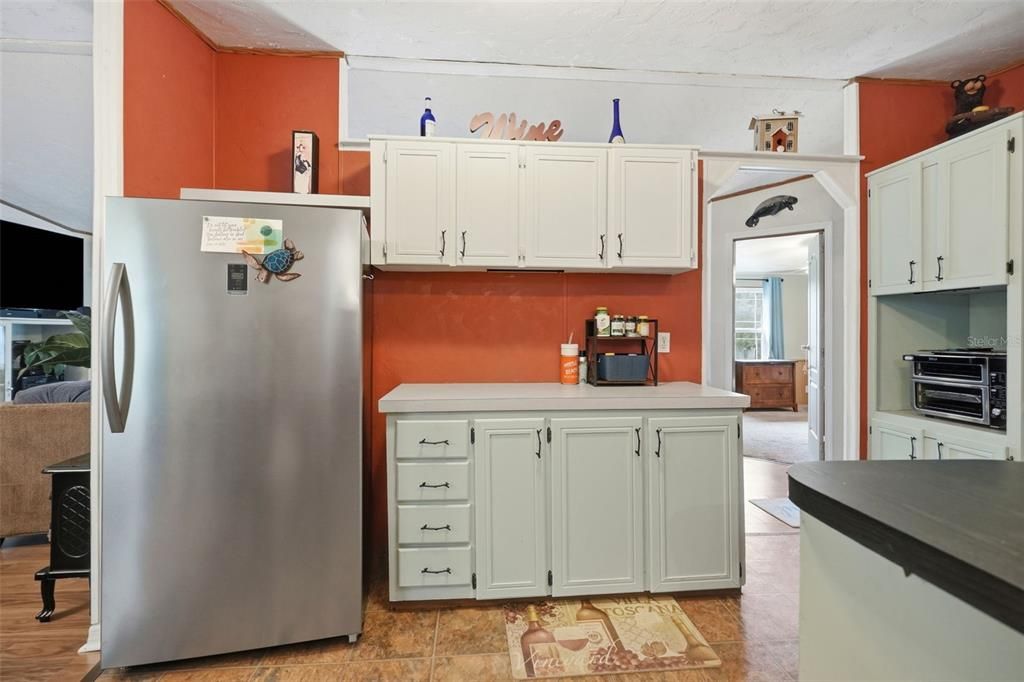 For Sale: $289,999 (5 beds, 2 baths, 2280 Square Feet)