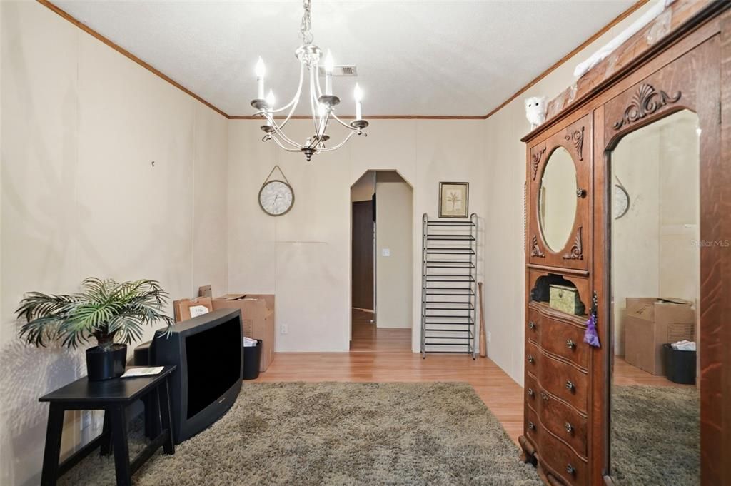 For Sale: $289,999 (5 beds, 2 baths, 2280 Square Feet)