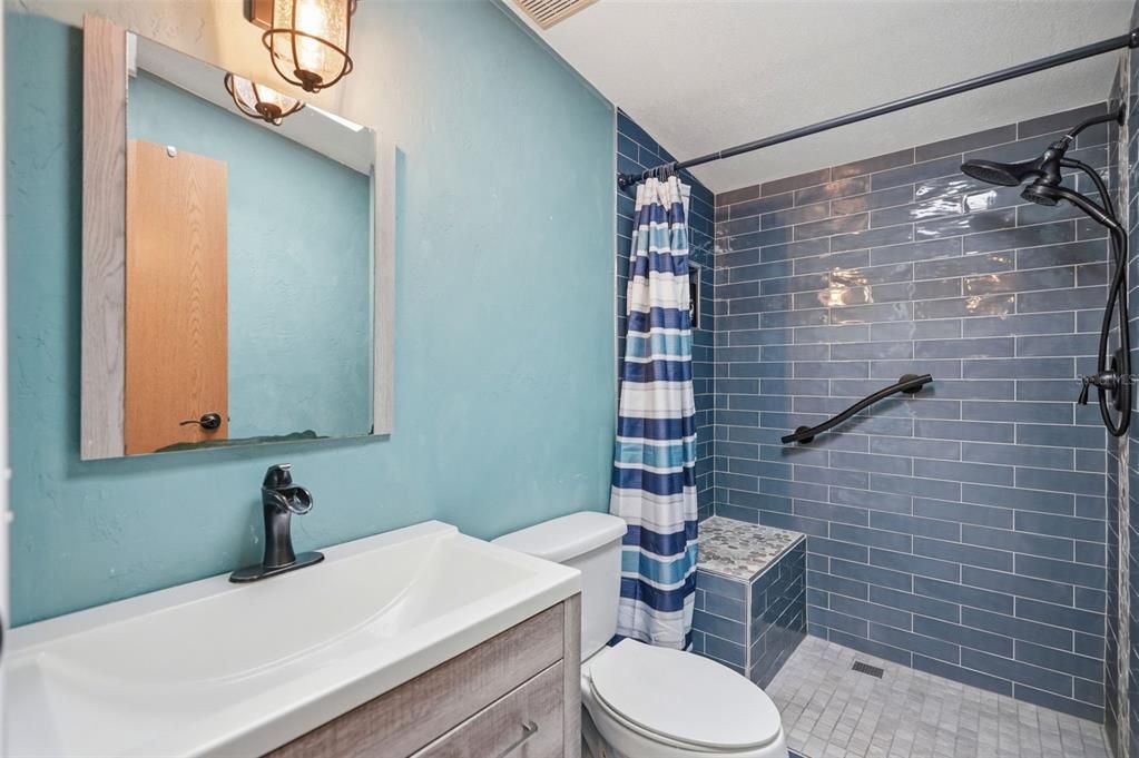For Sale: $289,999 (5 beds, 2 baths, 2280 Square Feet)