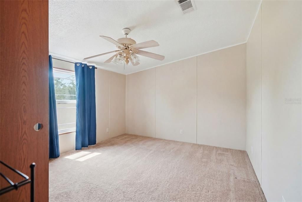 For Sale: $289,999 (5 beds, 2 baths, 2280 Square Feet)