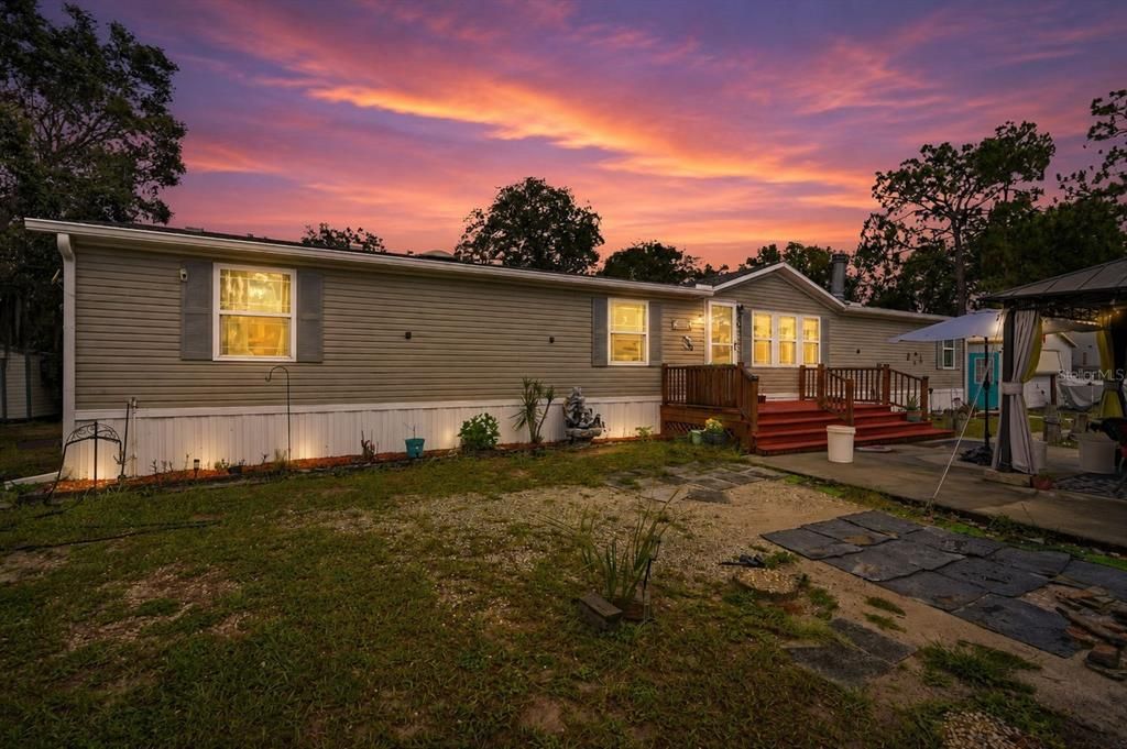 For Sale: $289,999 (5 beds, 2 baths, 2280 Square Feet)
