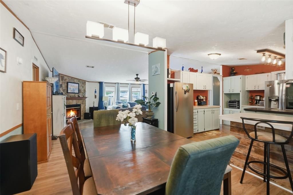 For Sale: $289,999 (5 beds, 2 baths, 2280 Square Feet)