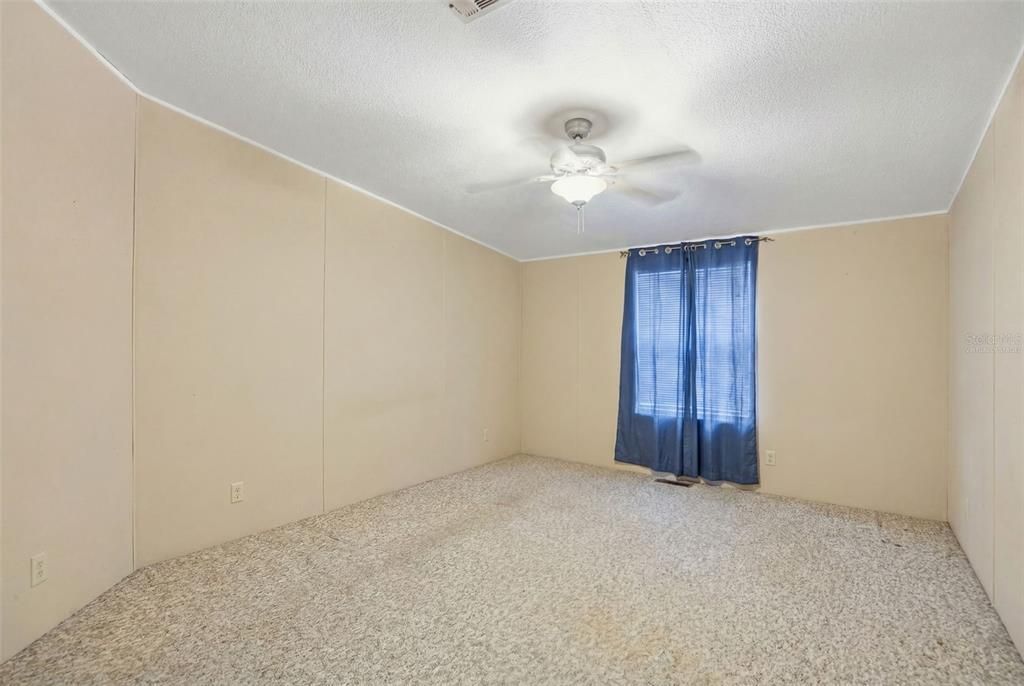For Sale: $289,999 (5 beds, 2 baths, 2280 Square Feet)