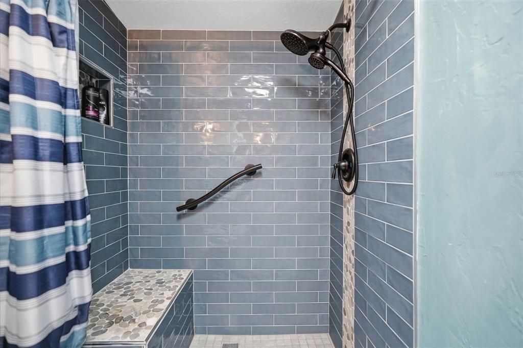 For Sale: $289,999 (5 beds, 2 baths, 2280 Square Feet)