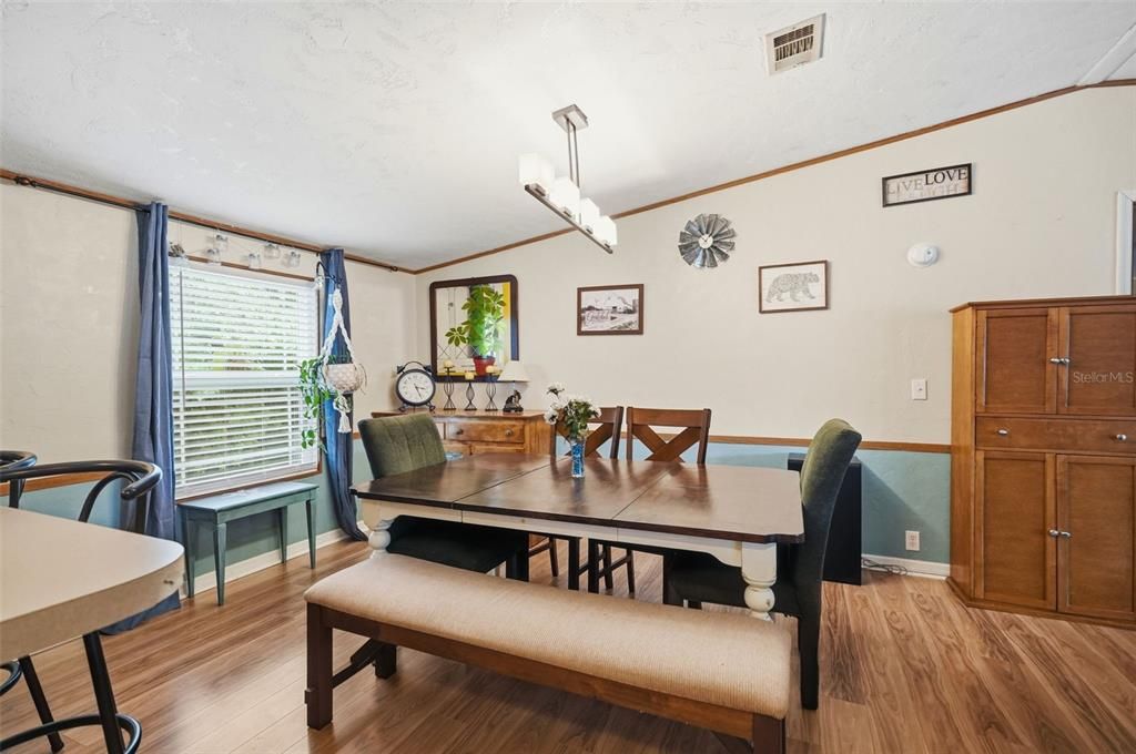 For Sale: $289,999 (5 beds, 2 baths, 2280 Square Feet)