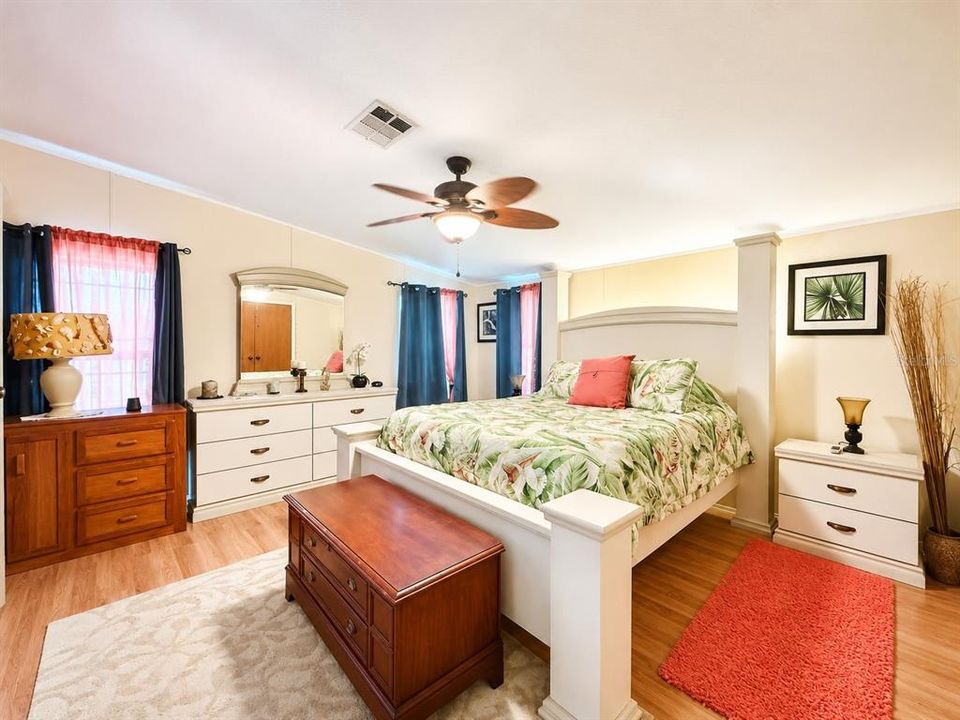 For Sale: $289,999 (5 beds, 2 baths, 2280 Square Feet)