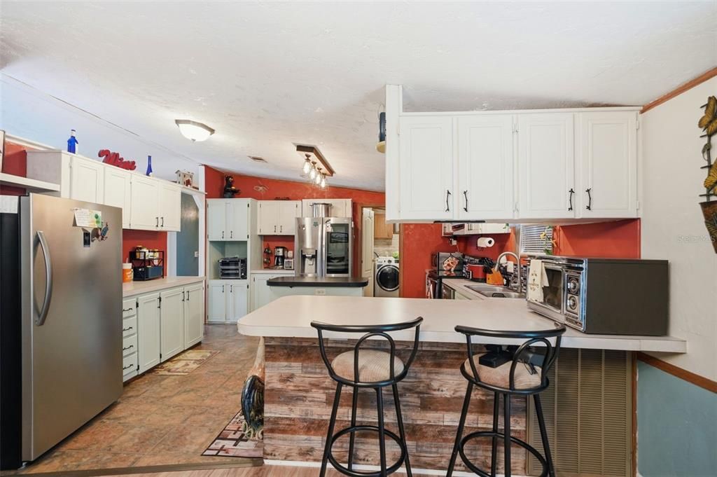 For Sale: $289,999 (5 beds, 2 baths, 2280 Square Feet)