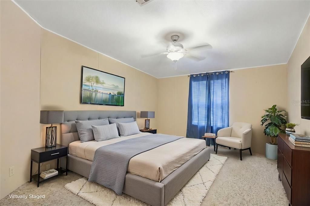 For Sale: $289,999 (5 beds, 2 baths, 2280 Square Feet)