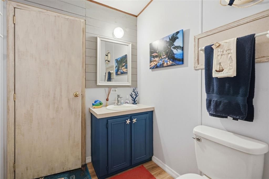 For Sale: $289,999 (5 beds, 2 baths, 2280 Square Feet)
