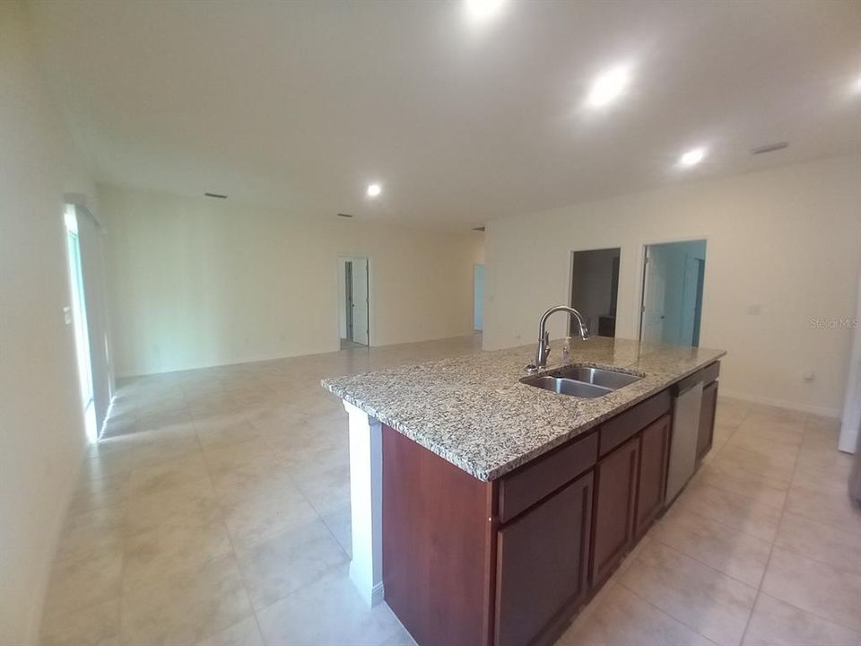 В аренду: $1,775 (3 спален, 2 ванн, 1647 Квадратных фут)