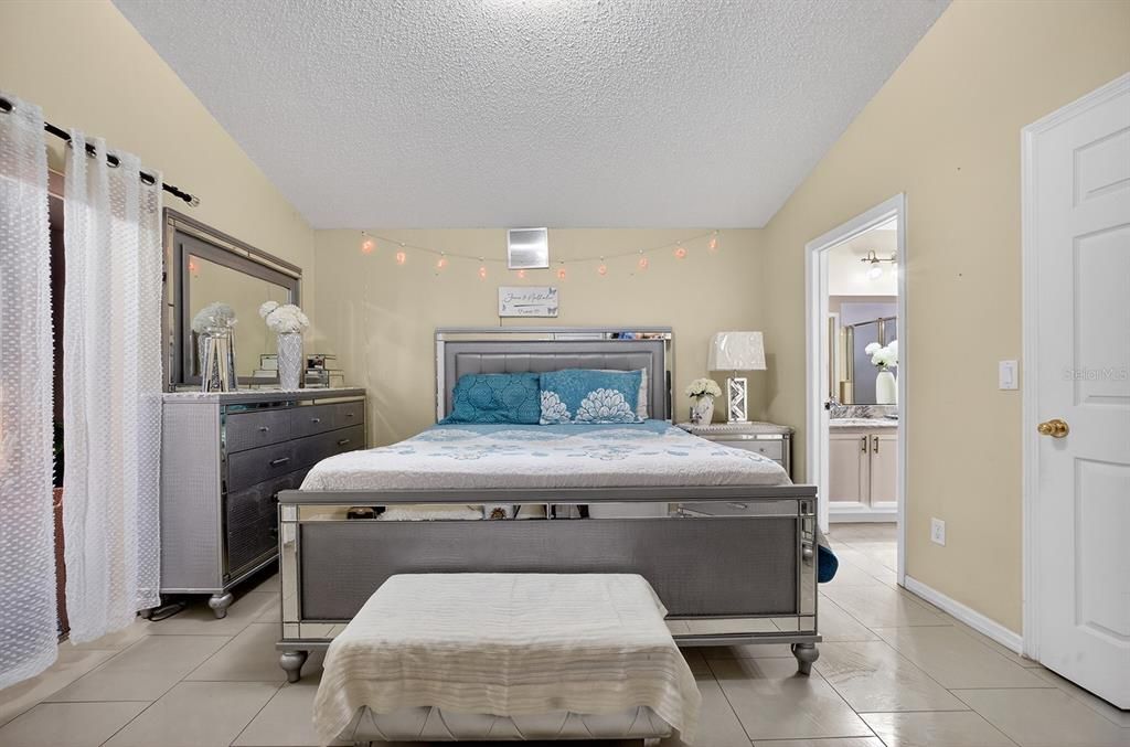 For Sale: $385,000 (3 beds, 2 baths, 1662 Square Feet)