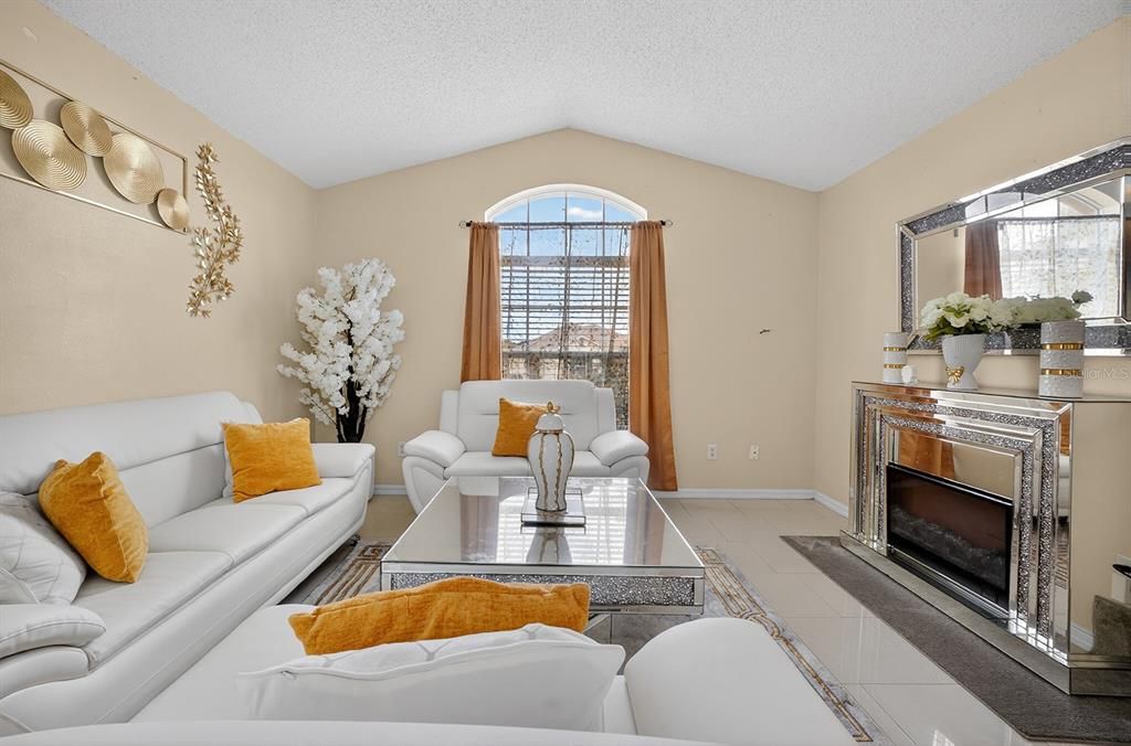 For Sale: $385,000 (3 beds, 2 baths, 1662 Square Feet)