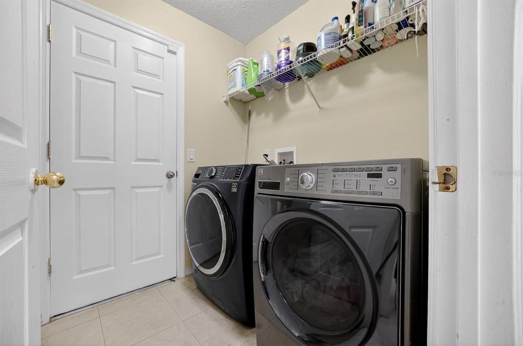For Sale: $385,000 (3 beds, 2 baths, 1662 Square Feet)