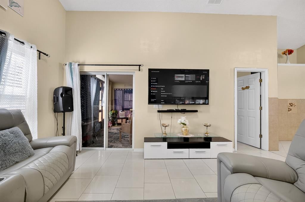 For Sale: $385,000 (3 beds, 2 baths, 1662 Square Feet)