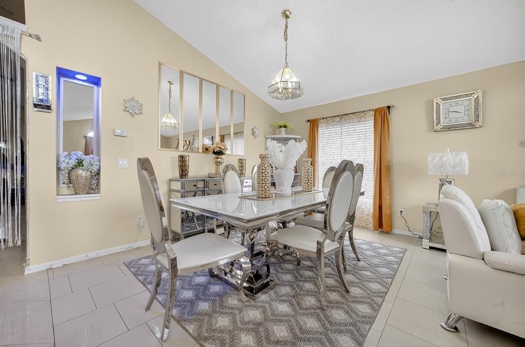 For Sale: $385,000 (3 beds, 2 baths, 1662 Square Feet)