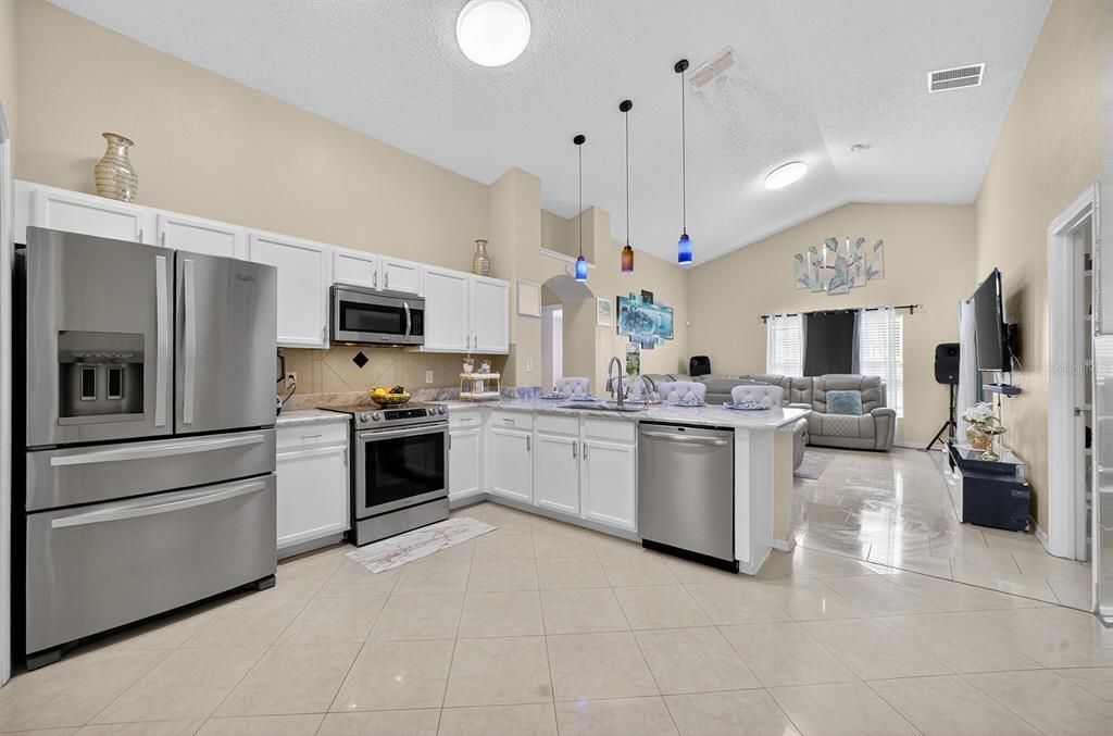 For Sale: $385,000 (3 beds, 2 baths, 1662 Square Feet)