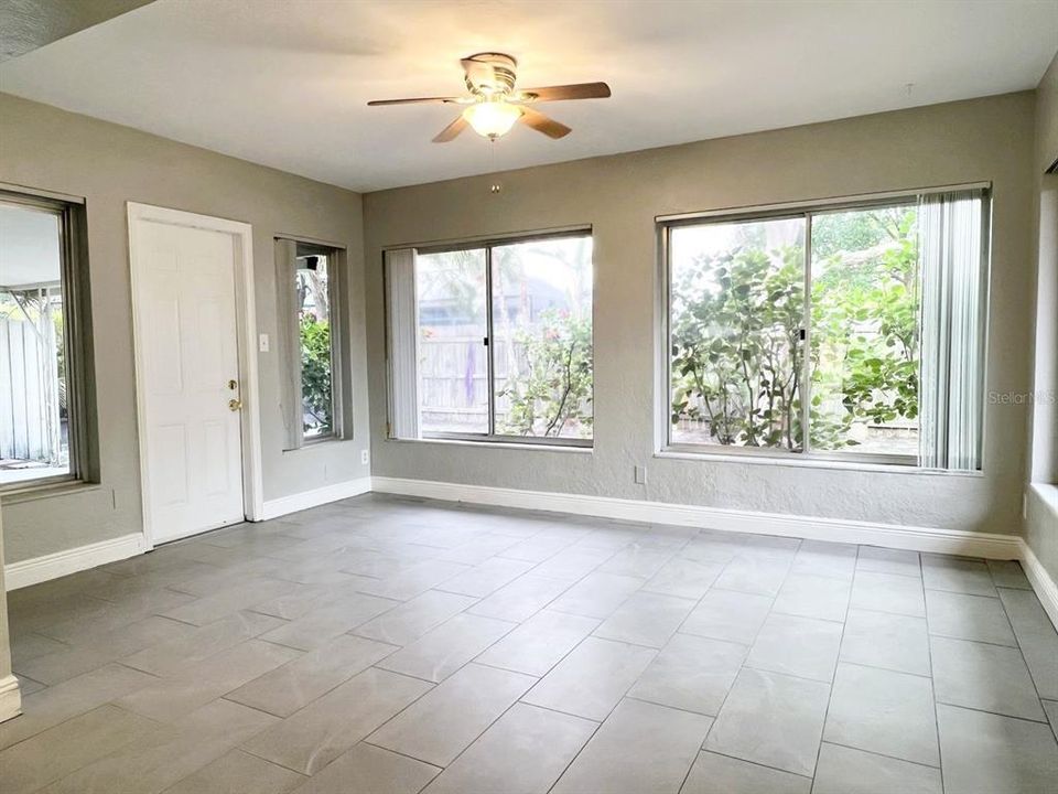 Active With Contract: $2,500 (2 beds, 2 baths, 1250 Square Feet)