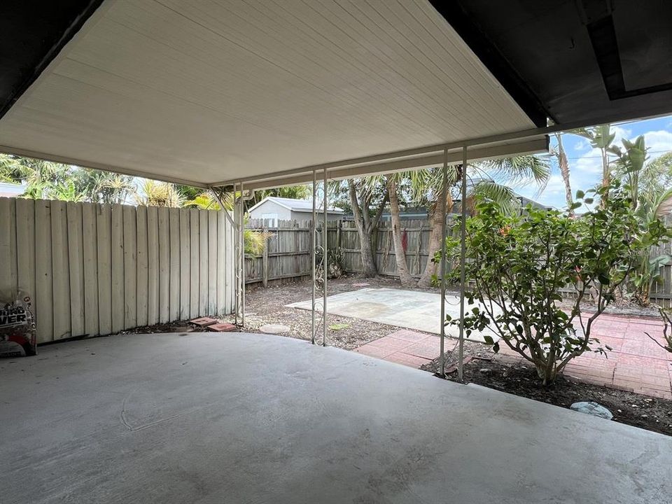 Active With Contract: $2,500 (2 beds, 2 baths, 1250 Square Feet)