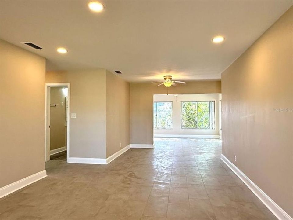 Active With Contract: $2,500 (2 beds, 2 baths, 1250 Square Feet)