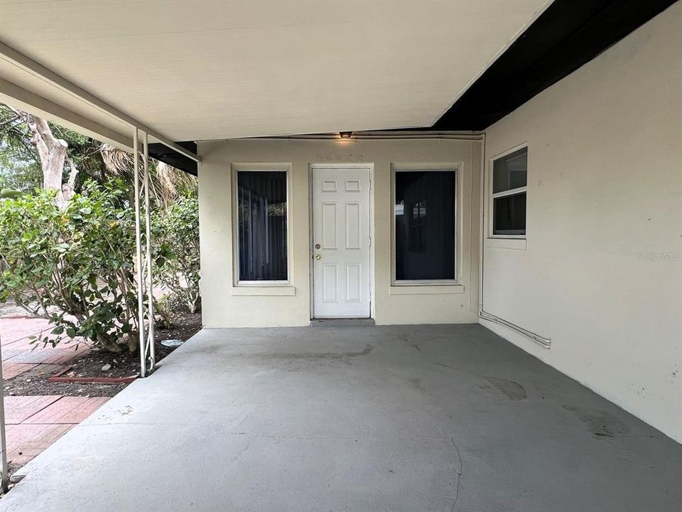 Active With Contract: $2,500 (2 beds, 2 baths, 1250 Square Feet)