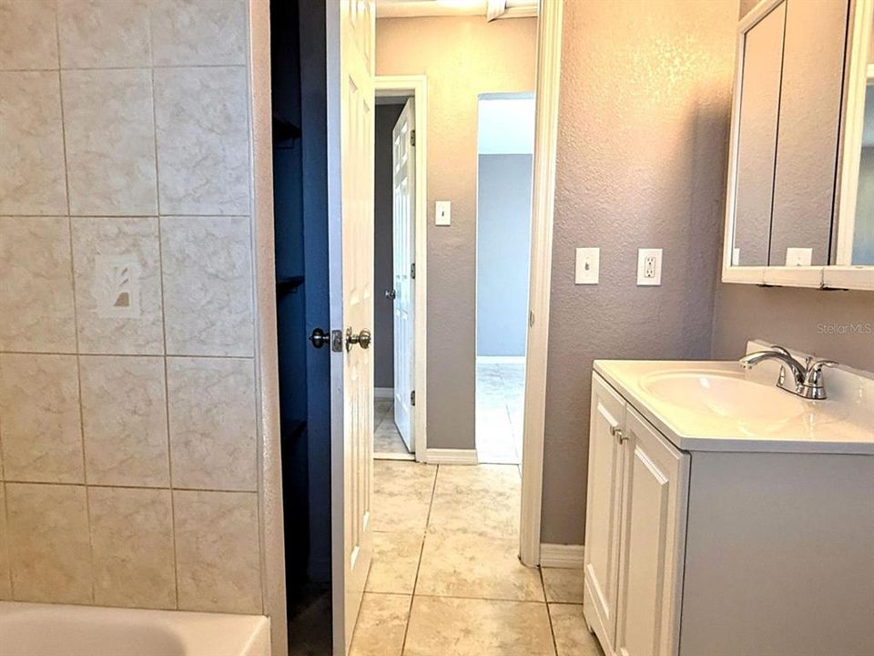 Active With Contract: $2,500 (2 beds, 2 baths, 1250 Square Feet)