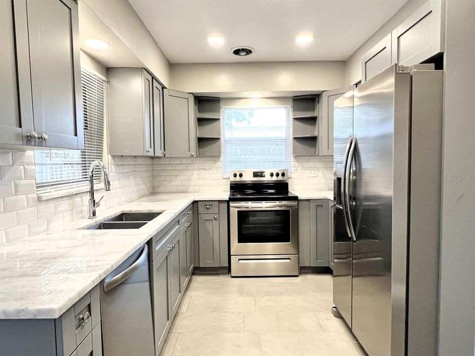 Active With Contract: $2,500 (2 beds, 2 baths, 1250 Square Feet)