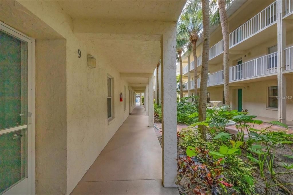 For Sale: $185,500 (2 beds, 2 baths, 941 Square Feet)