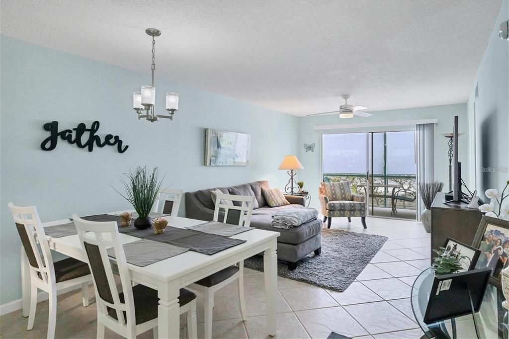 For Sale: $185,500 (2 beds, 2 baths, 941 Square Feet)