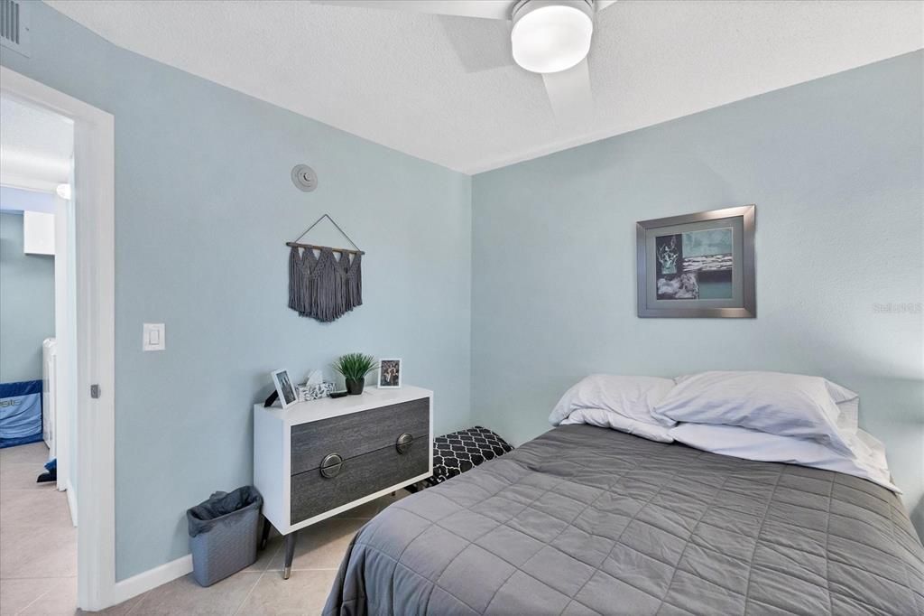 For Sale: $185,500 (2 beds, 2 baths, 941 Square Feet)