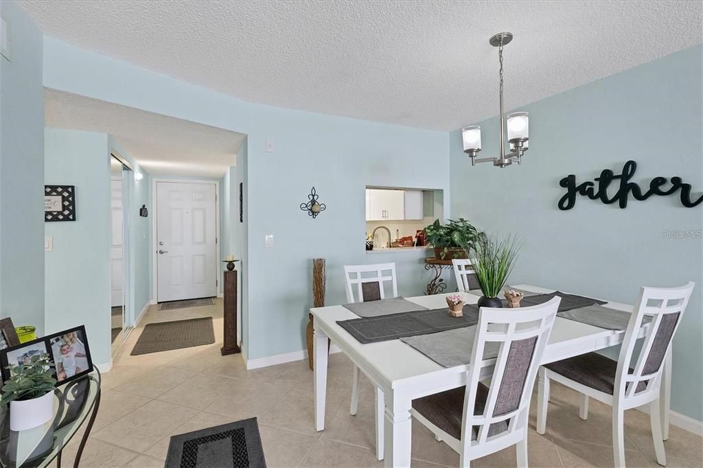 For Sale: $185,500 (2 beds, 2 baths, 941 Square Feet)