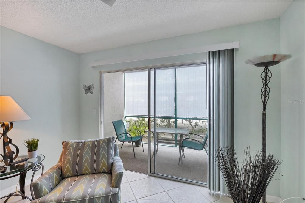 For Sale: $185,500 (2 beds, 2 baths, 941 Square Feet)