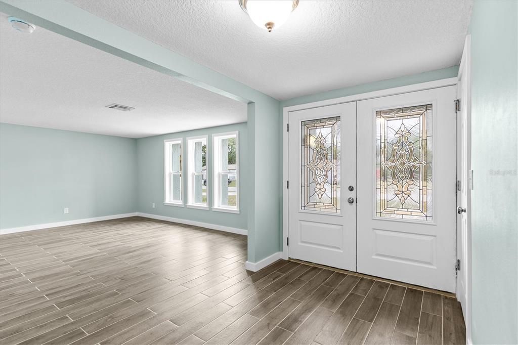 For Sale: $490,000 (3 beds, 2 baths, 1662 Square Feet)