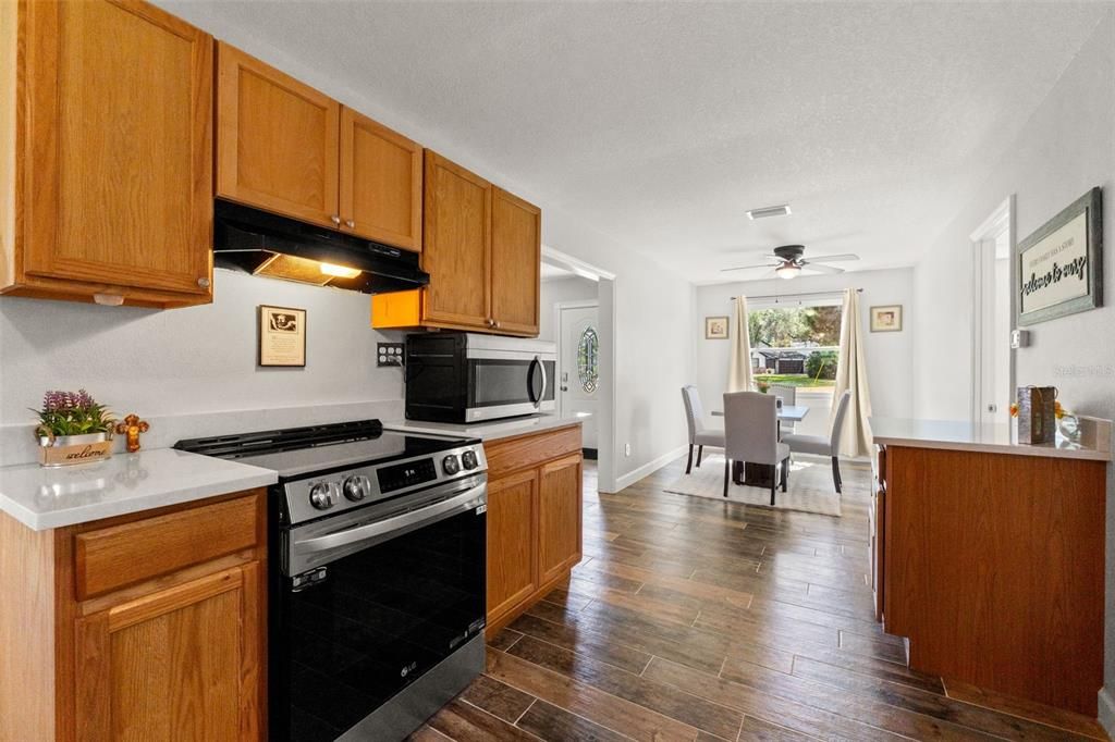 En Venta: $234,900 (4 camas, 2 baños, 1435 Pies cuadrados)