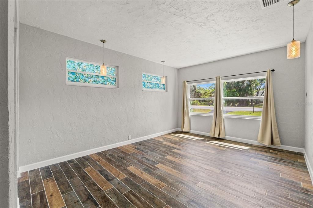 En Venta: $234,900 (4 camas, 2 baños, 1435 Pies cuadrados)